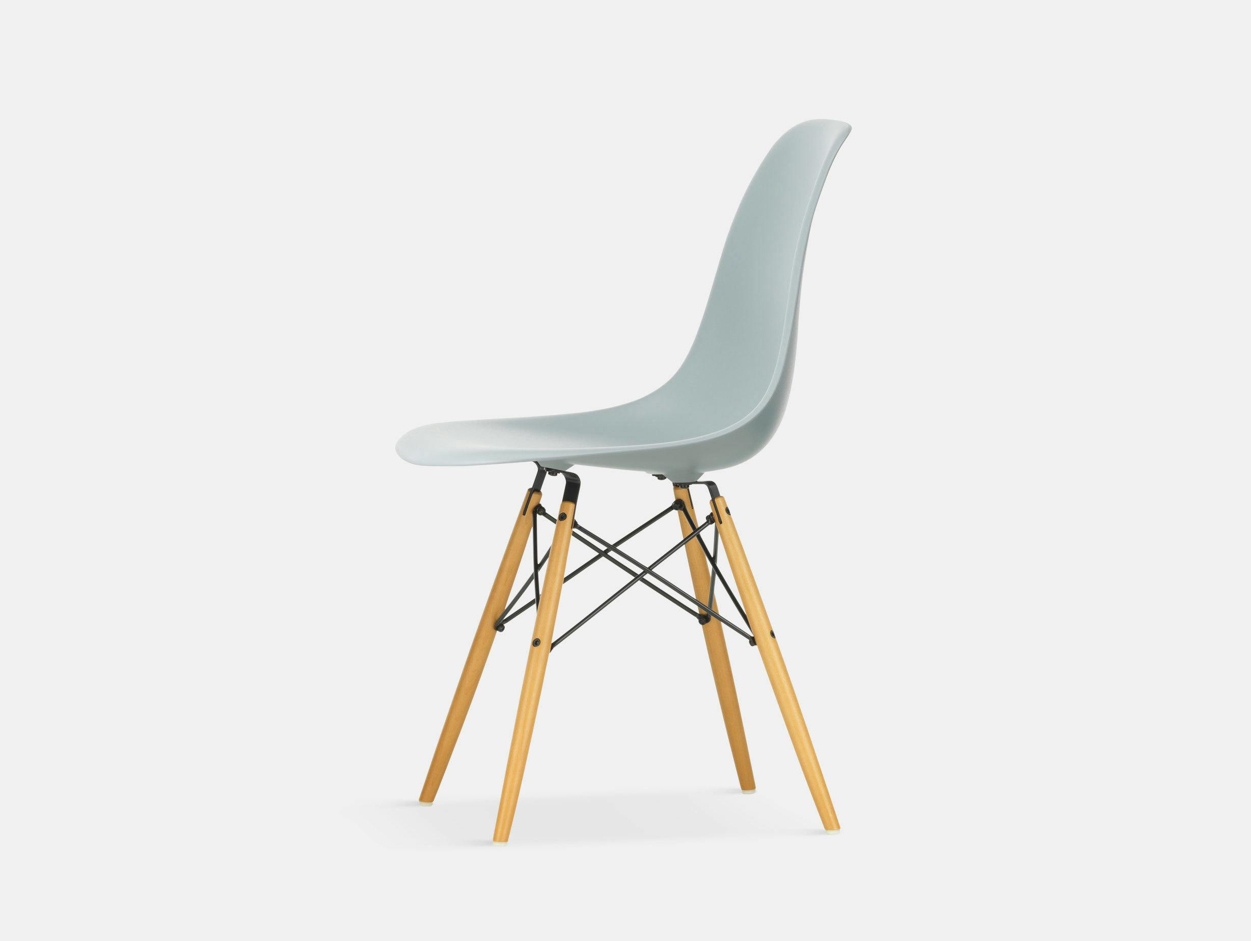 Vitra Eames DSW Plastic Side Chair light grey golden maple legs
