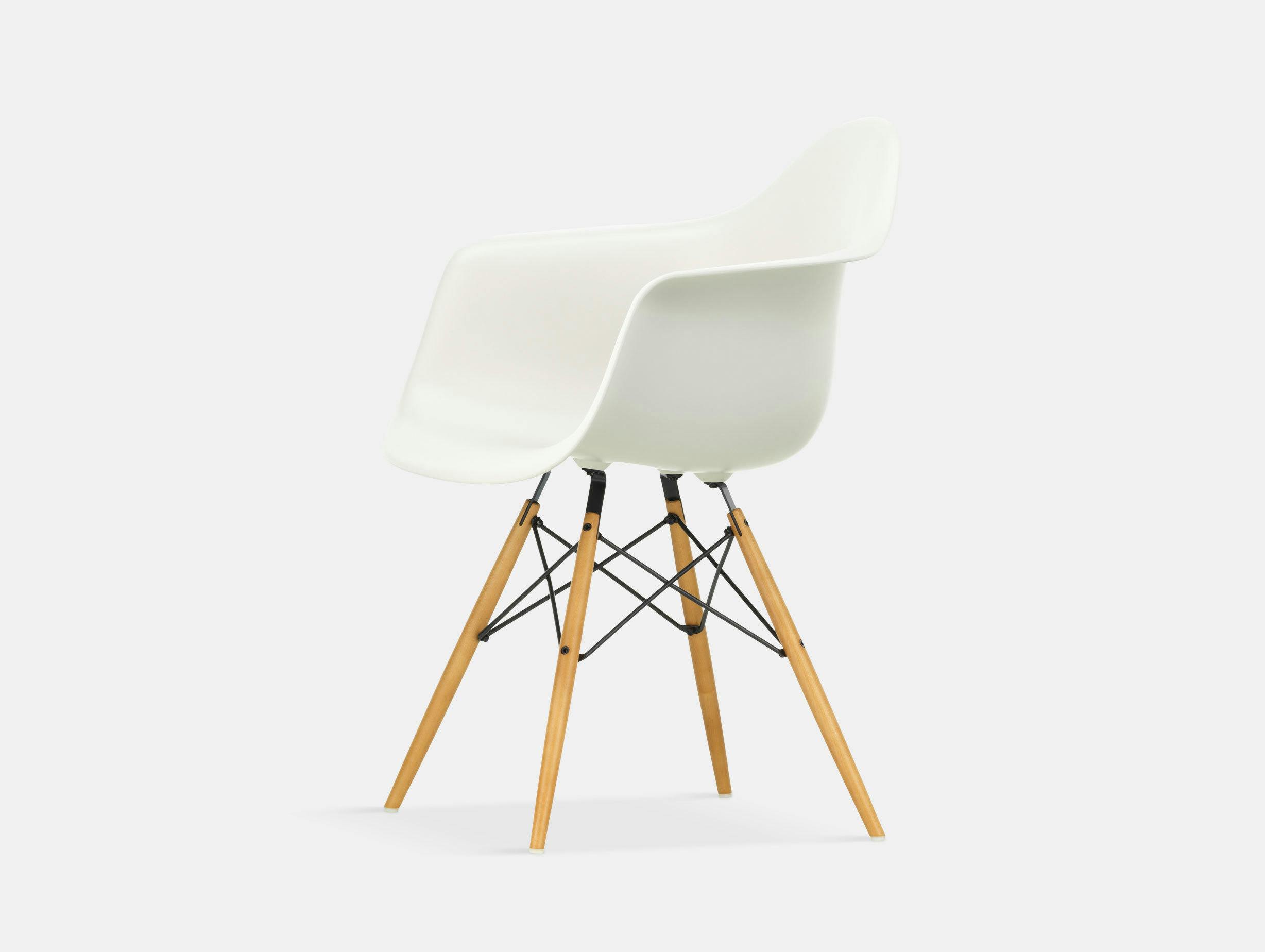 Vitra Eames Plastic Armchair DAW white golden maple legs