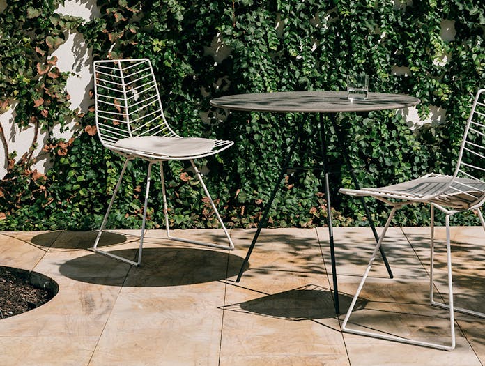 Arper Leaf Chair And Table