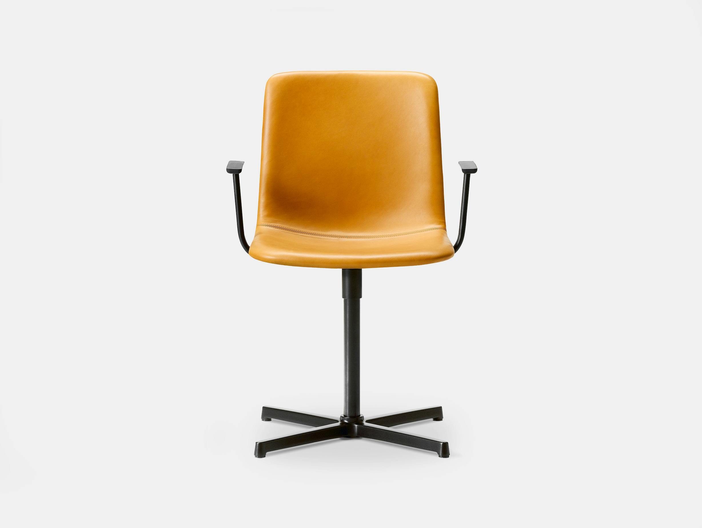 Fredericia pato pedestal office chair walnut95 black 2