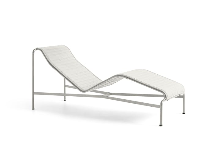 Hay palissade chaise with pad sky